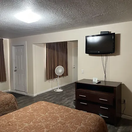 Travelers Inn - Clearwater-2
